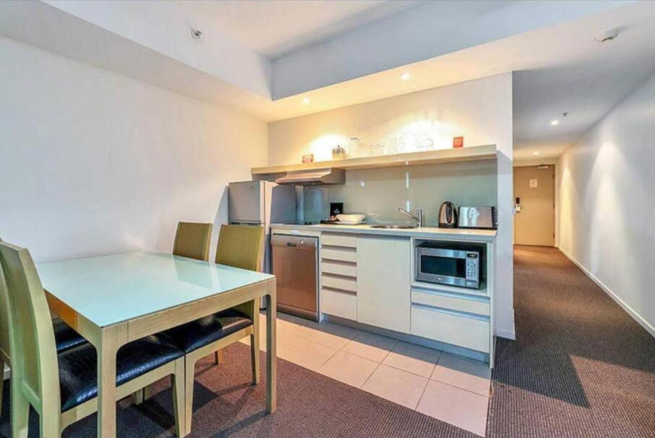 One Bed Harbour And Views Apartment