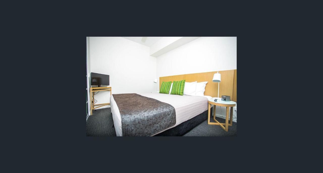 One Bed Harbour And Views Apartment